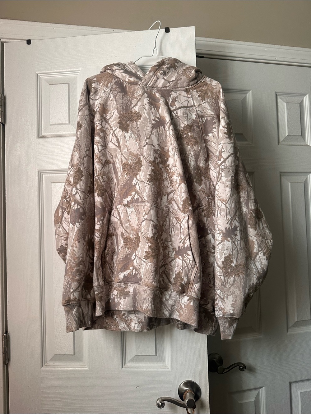 Aritzia cozy sweatfleece mega raglan hoodie camo “fluent taup naturescap”